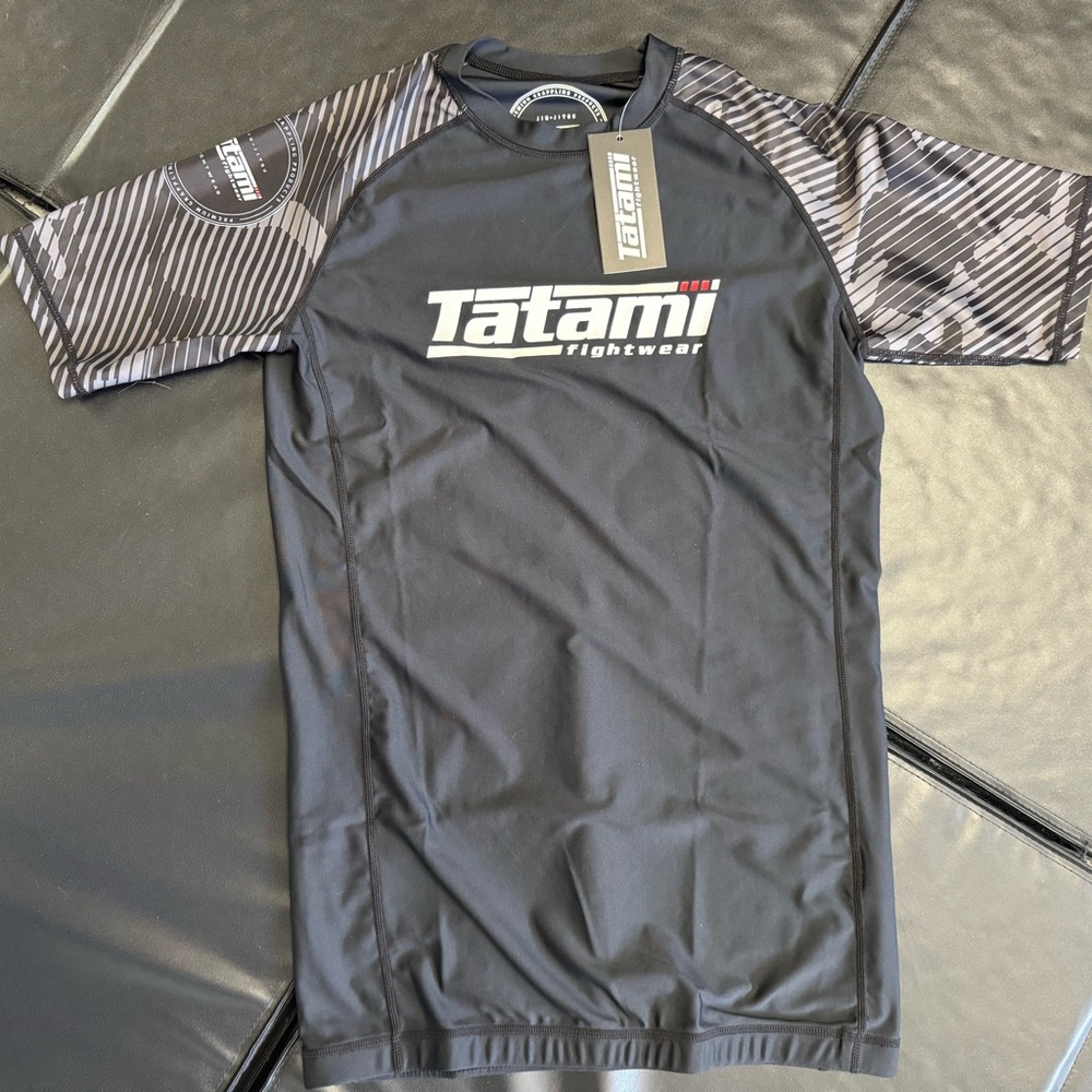 Tatami Men's Black and Gray Rashguard Size Medium